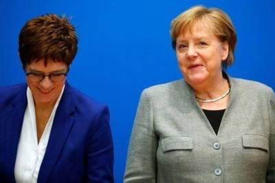 Protegida de Merkel não concorrerá a chanceler da Alemanha