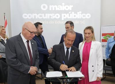 Governo de Santa Catarina lança concurso público com mais de 10 mil vagas na área de Educação