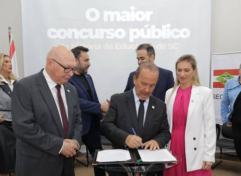 Governo de Santa Catarina lança concurso público com mais de 10 mil vagas na área de Educação
