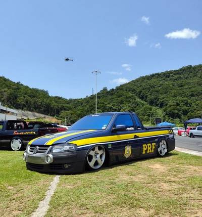 Veículo caracterizado como viatura da PRF é apreendido em Balneário Camboriú; veja imagens 