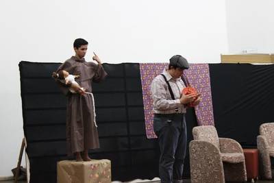 Semana literária abre com peça teatral na Satc