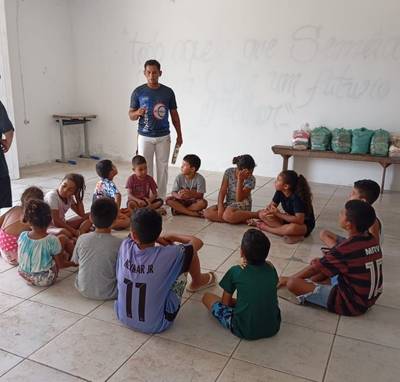 Capoeira Beribazu leva oficinas gratuitas para crianças e adolescentes do bairro Renascer