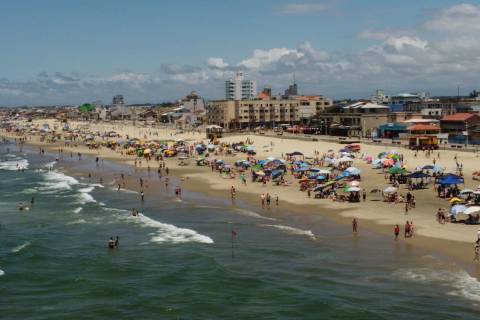 Balneário Arroio do Silva lança concurso 'Garota da Praia'