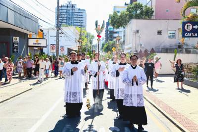 Domingo de Ramos abre a Semana Santa em Criciúma; veja fotos