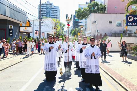 Domingo de Ramos abre a Semana Santa em Criciúma; veja fotos