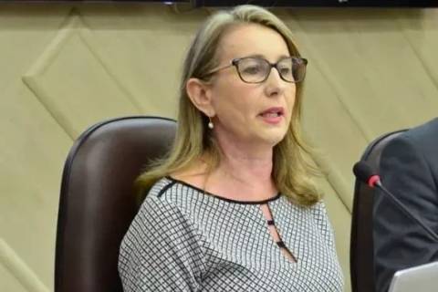 Após cinco anos afastada, Kátia Smielevski retoma atividades na Prefeitura de Criciúma