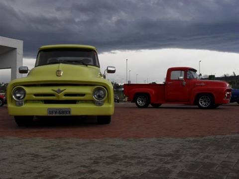 Reunião de Carros Antigos acontece no Parque da Nações, em Criciúma   
