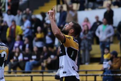 Ao vivo: com gol de Castán, Criciúma vence o Goiás pela Série B; veja repercussão