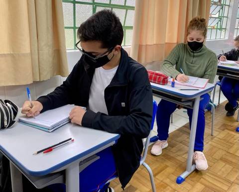 Dia do Estudante: alunos são exemplos de dedicação na busca de um futuro melhor