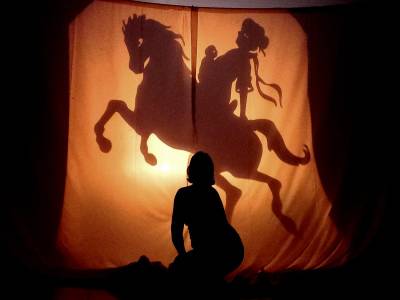 Teatro de Sombras: Cia O Sombrista percorre cidades do Sul com espetáculos e oficinas gratuitas