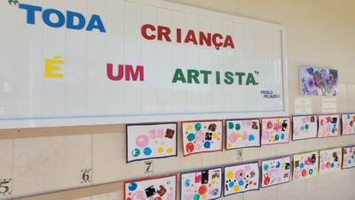 Com crianças, escola urussanguense trabalha releitura de obras famosas