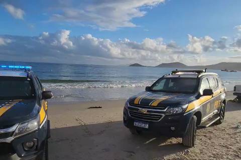 Florianópolis: motorista se atira ao mar e fica quase duas horas na água para fugir da PRF