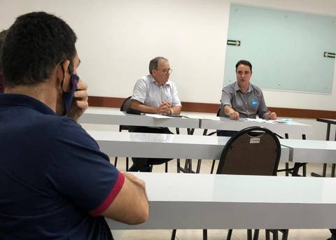 Igor Batista firma compromisso de desburocratizar Araranguá