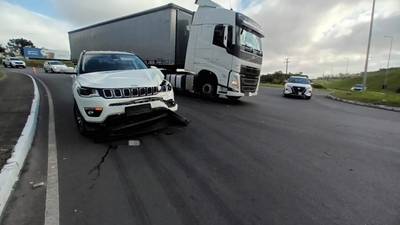 Colisão é registrada na rodovia Antônio Darós