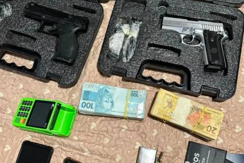 Operação da PF apreende fuzis, granadas e quatro toneladas de cocaína em Santa Catarina