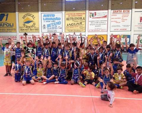 Festival de Futsal reúne crianças e adolescentes