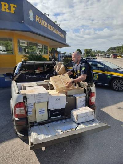 PRF apreende 360 garrafas de vinho importadas na BR-101 em Biguaçu