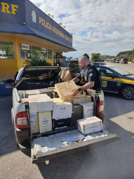 PRF apreende 360 garrafas de vinho importadas na BR-101 em Biguaçu