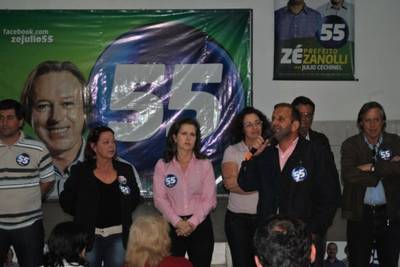 José Zanolli e Júlio Cechinel apresentam propostas ao bairro Primeiro de Maio