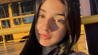Identificada adolescente que morreu após ser arremessada de carro durante acidente em Criciúma