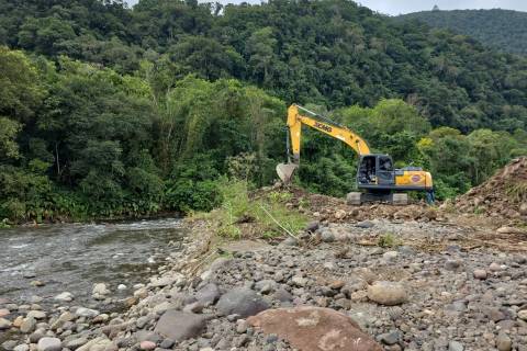 Defesa Civil de Orleans intensifica limpeza de rios para reduzir riscos durante o El Niño 2026