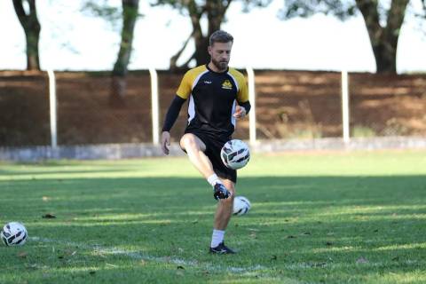 Com quatro desfalques por suspensão, Criciúma enfrenta o Botafogo-SP fora de casa