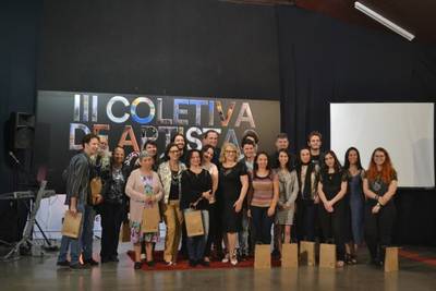 Noite de diálogos e autógrafos no lançamento do catálogo da 3ª Coletiva de Artistas do Sul