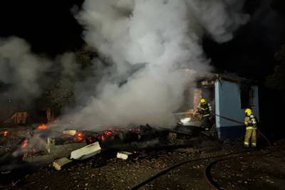 Incêndio destrói casa de madeira e alvenaria em Treviso