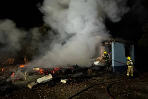 Incêndio destrói casa de madeira e alvenaria em Treviso