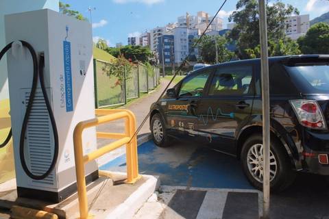 Após dez anos de serviço gratuito, Celesc passa a cobrar por recarga em eletropostos 