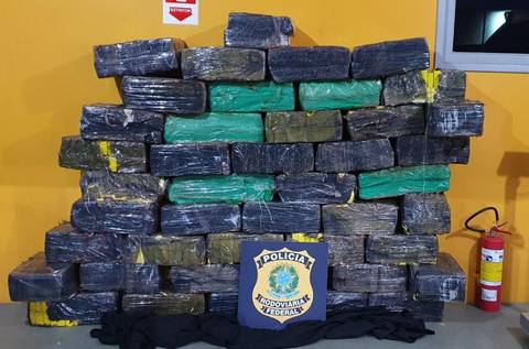 PRF apreende 735 quilos de maconha na BR-101 