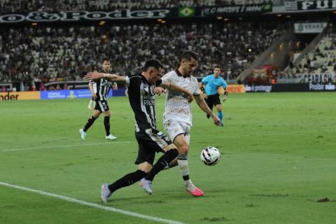 Gol no fim garante vitória do Ceará e interrompe sequência de vitórias do Criciúma