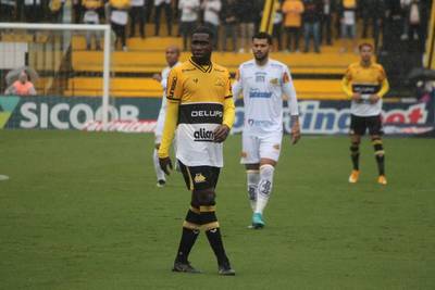 Criciúma anuncia a saída de Negueba