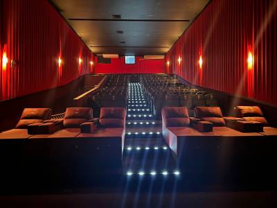 Segunda sala de Cinema do Shopping Della estreia com poltronas Vip