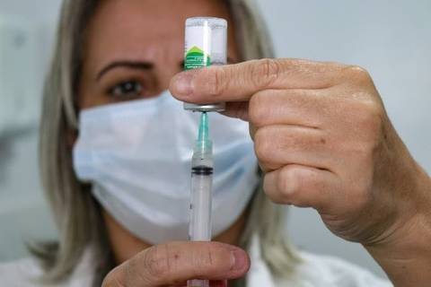 Criciúma: mais 6,3 mil doses de vacinas contra a Covid-19 para idosos e profissionais de saúde