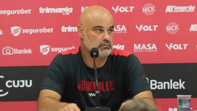 'Fizemos um jogo muito competitivo contra a melhor equipe da competição', afirma técnico do Joinville