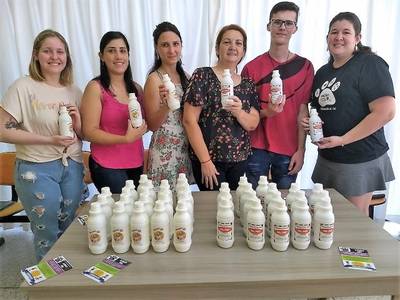 Engenharia Química da Satc doa shampoo para ONG de proteção animal