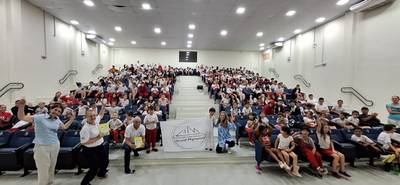 Içara: Alunos do curso de italiano recebem novos livros didáticos