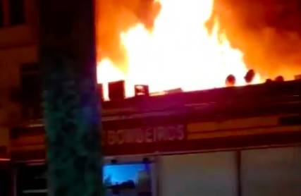 Santa Catarina: incêndio de grandes proporções atinge lojas no Centro de Florianópolis 