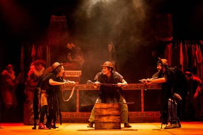 Grupo de teatro de Buenos Aires apresenta espetáculo na Praça Nereu Ramos em Criciúma
