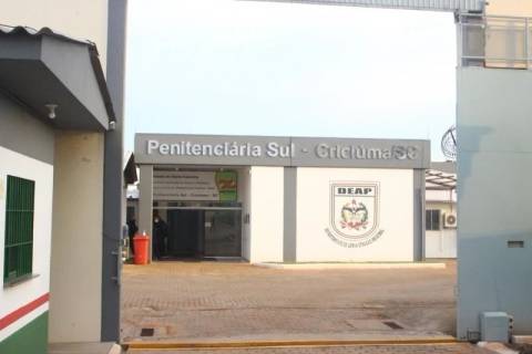 Cinco mulheres são flagradas tentando entrar com drogas em penitenciária de Criciúma