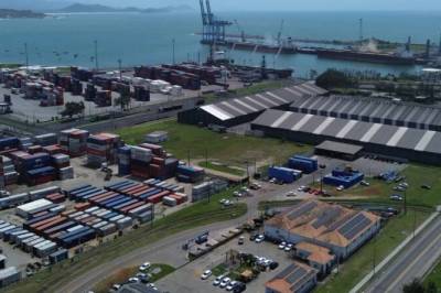 Porto de Imbituba registra aumento na movimentação de cargas em outubro de 2024