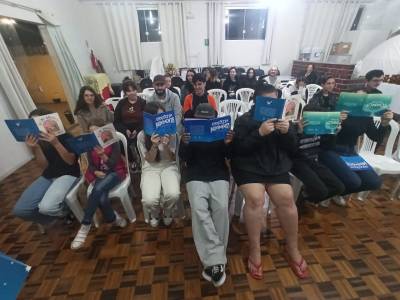 Acadêmicos de Design da UniSatc ilustram livros para crianças da Nossa Casa