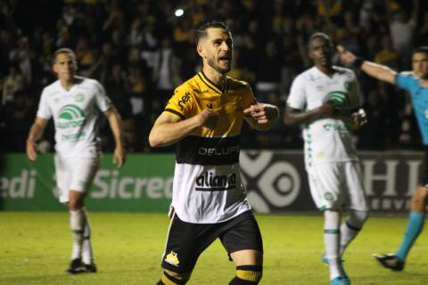 Tigre e Chape: veja o retrospecto do clássico no Majestoso