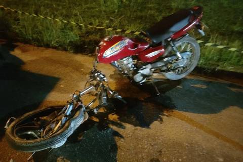 Motorista realiza ultrapassagem em local proibido, causa acidente e motociclista morre
