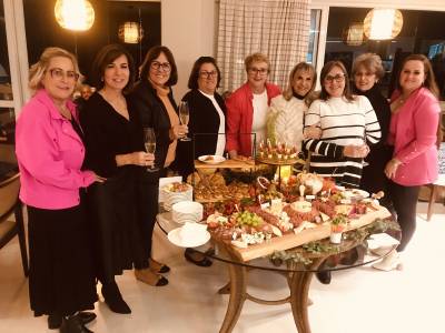 Alvir Matiola e Mirinha Confraterniza Jantar com Amigos