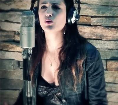 Marília Dutra concorre em competição como melhor cantora de SC