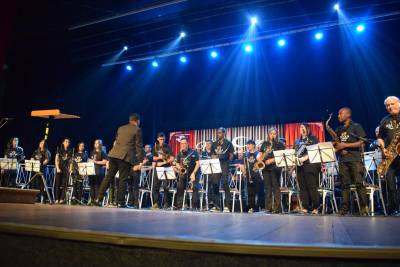 Jovens talentos da Abadeus apresentam espetáculo musical no Teatro Elias Angeloni em Criciúma