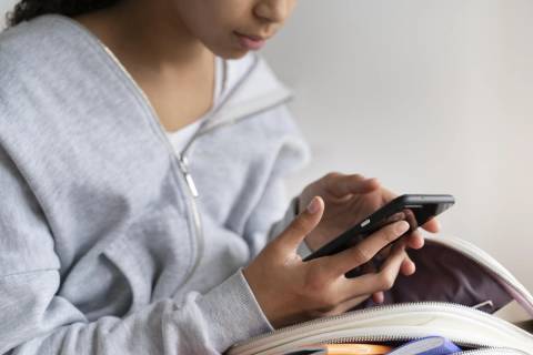 Pescaria Brava proíbe o uso de celular em sala de aula