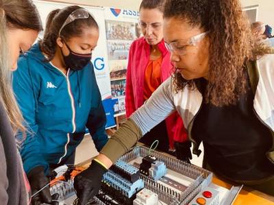 Curso gratuito de Elétrica Industrial exclusivo para mulheres abre inscrições em Urussanga